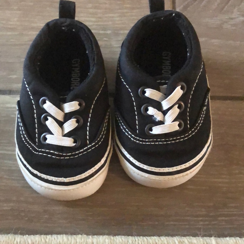 Gymboree gently used baby shoes size 3